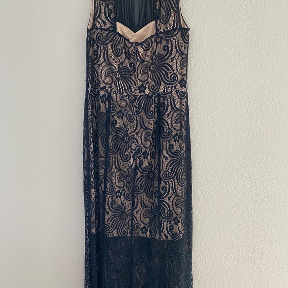 Long lace dress - Picture 2 of 4